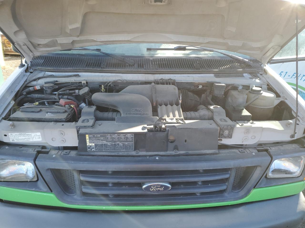 Ford Econoline E250 Van Image 12