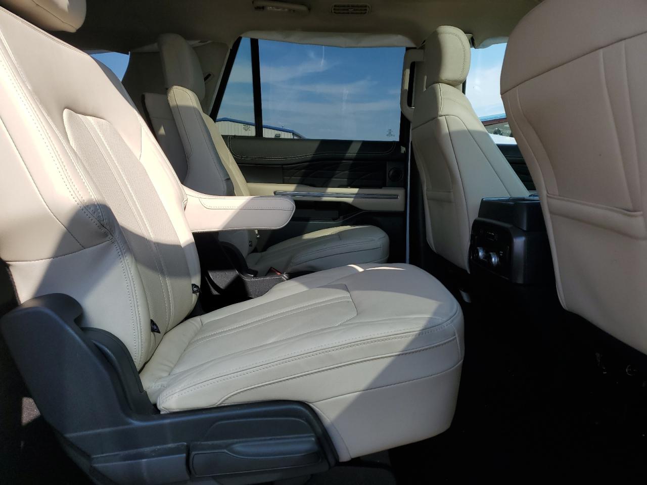 Ford Expedition Max Platinum Image 11