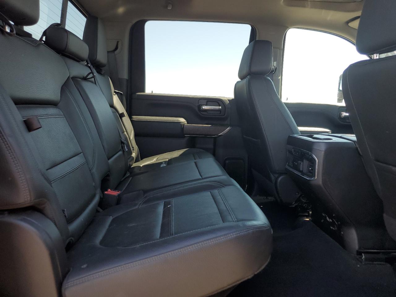 GMC Sierra K3500 Denali Image 9