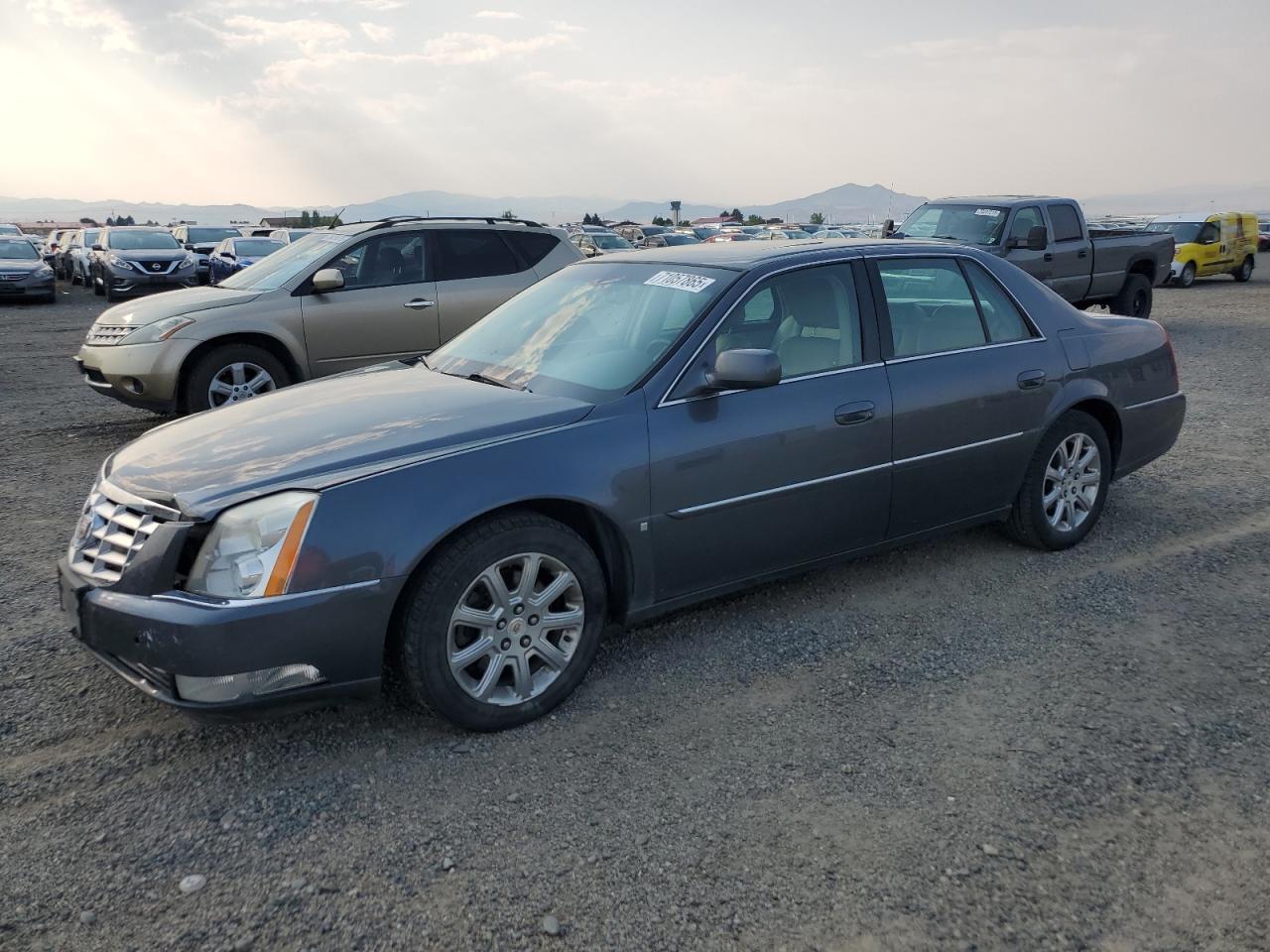 Cadillac DTS Image 1