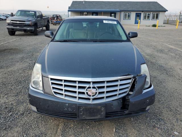 Cadillac DTS Image 12