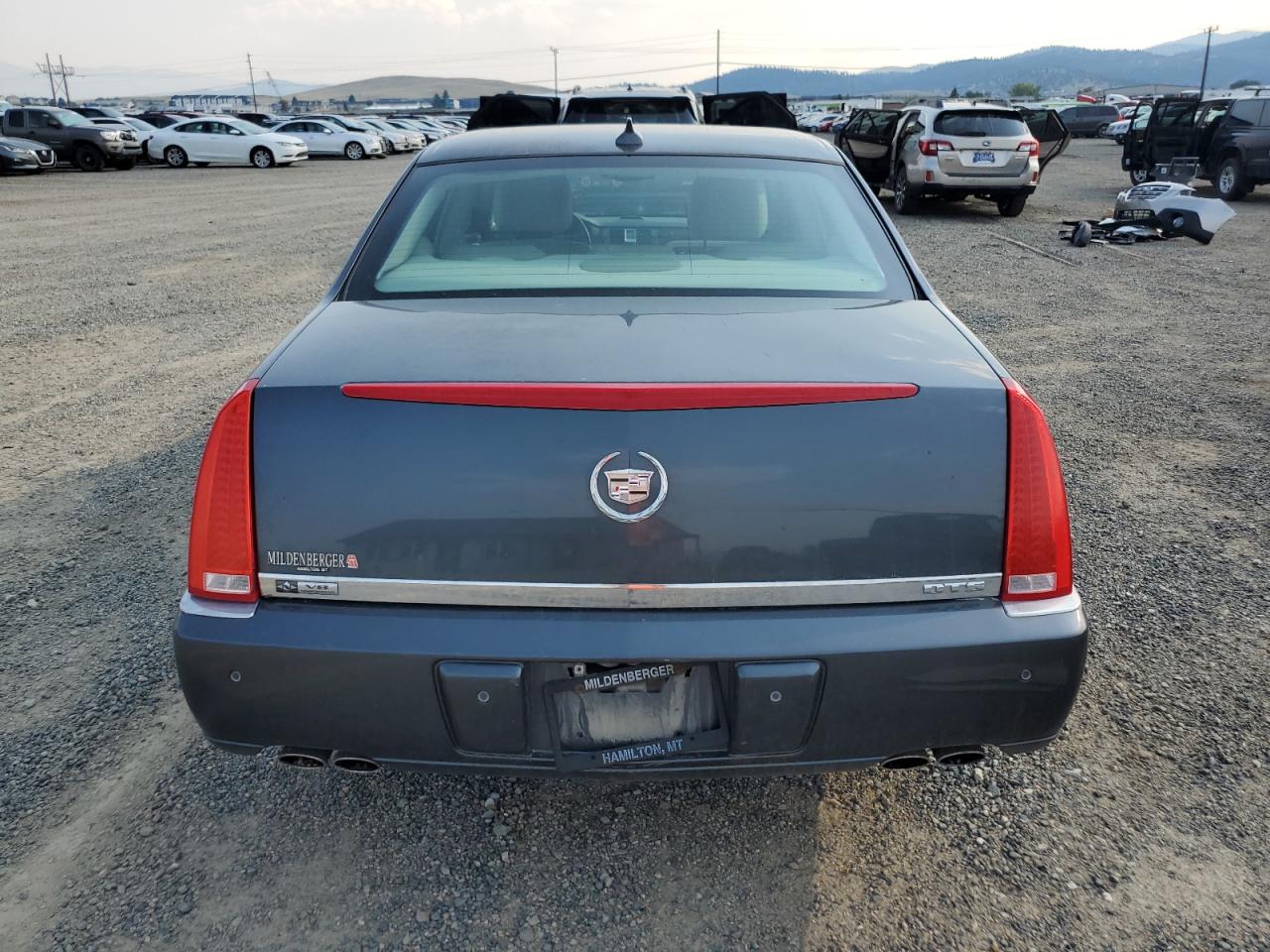 Cadillac DTS Image 9