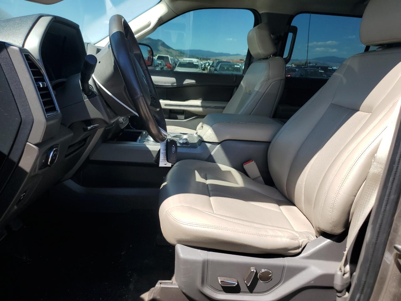 Ford Expedition Xlt Image 11