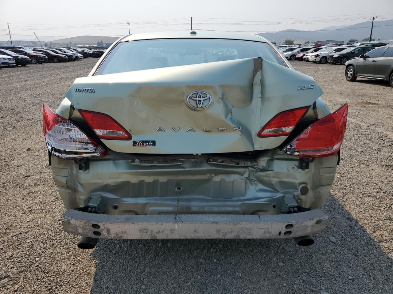 Toyota Avalon Xl Image 3