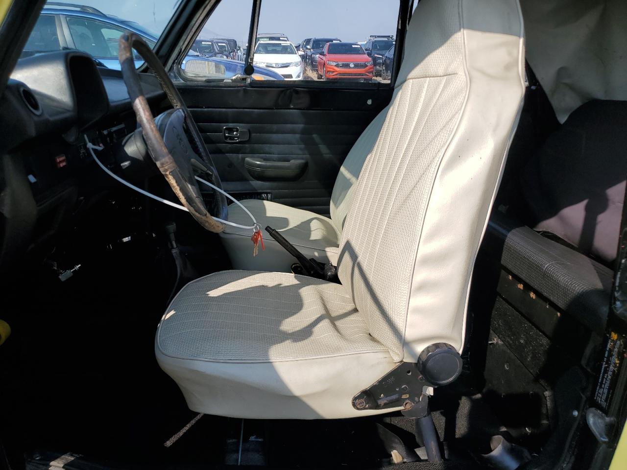 Volkswagen Beetle Image 4