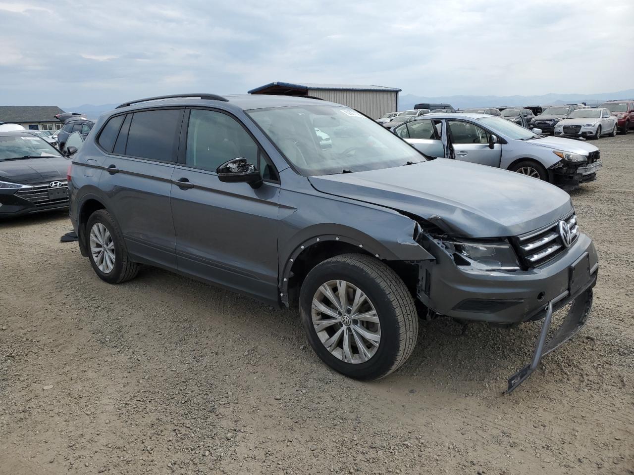 Volkswagen Tiguan S Image 2