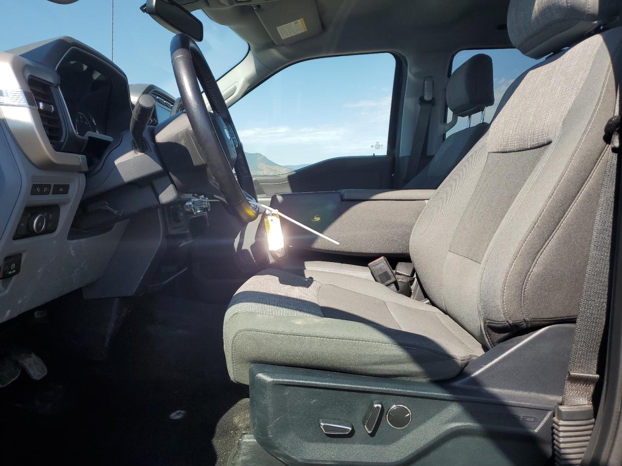 Ford F-150 Supercrew Image 12