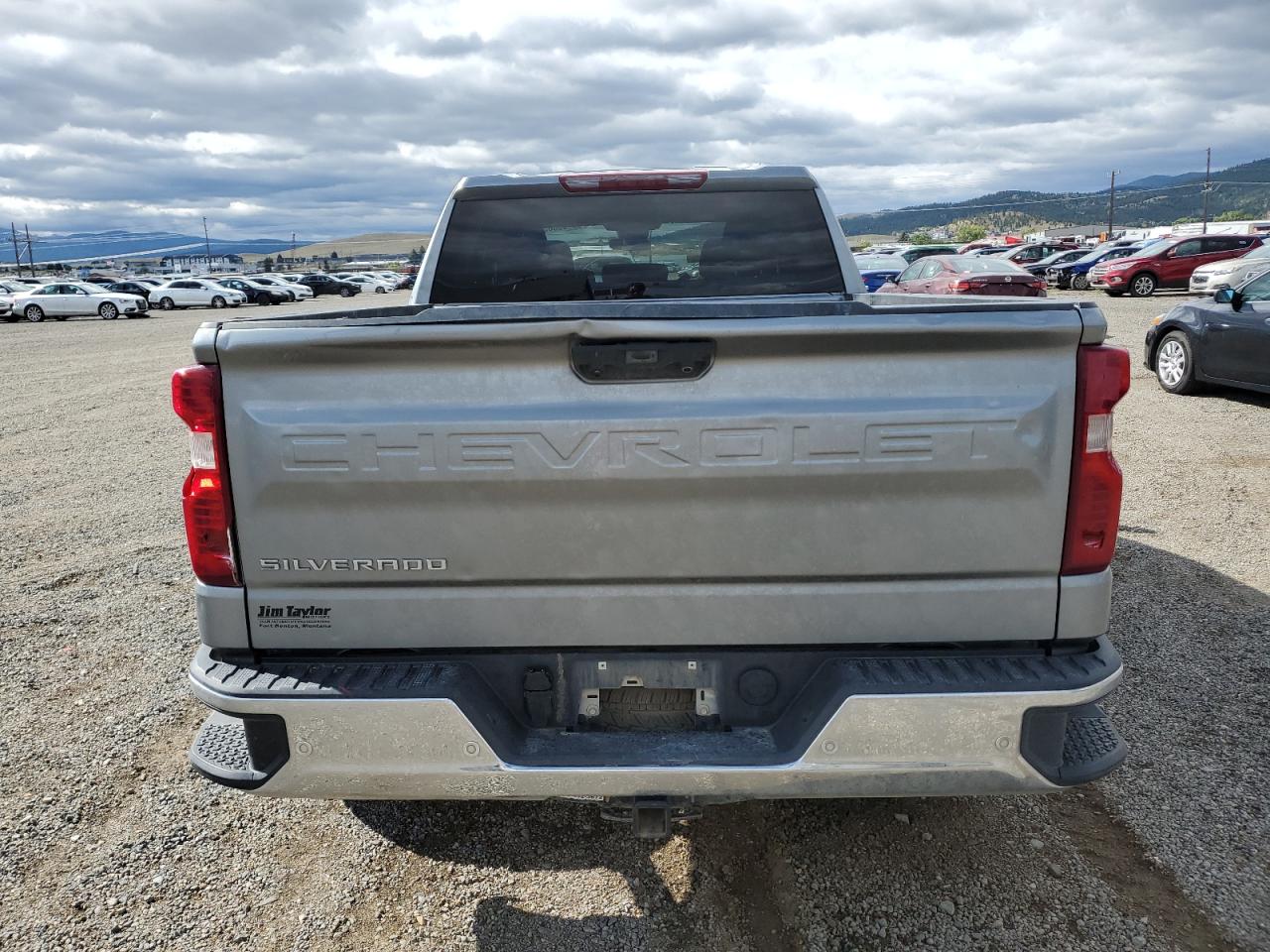 Chevrolet Silverado K1500 Image 3