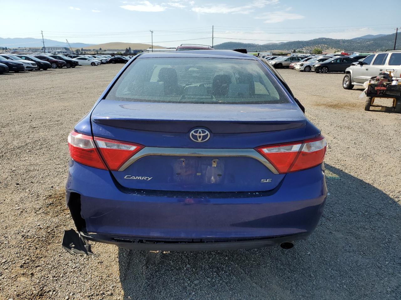 Toyota Camry Le Image 4