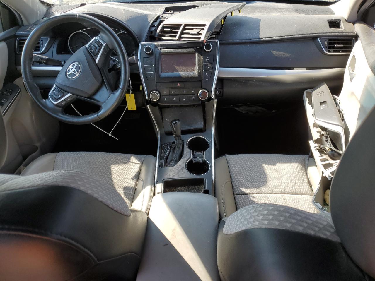 Toyota Camry Le Image 9