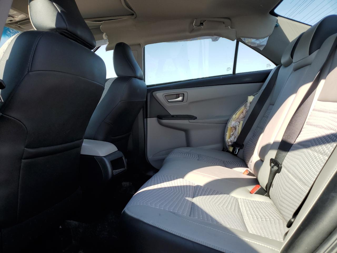 Toyota Camry Le Image 10