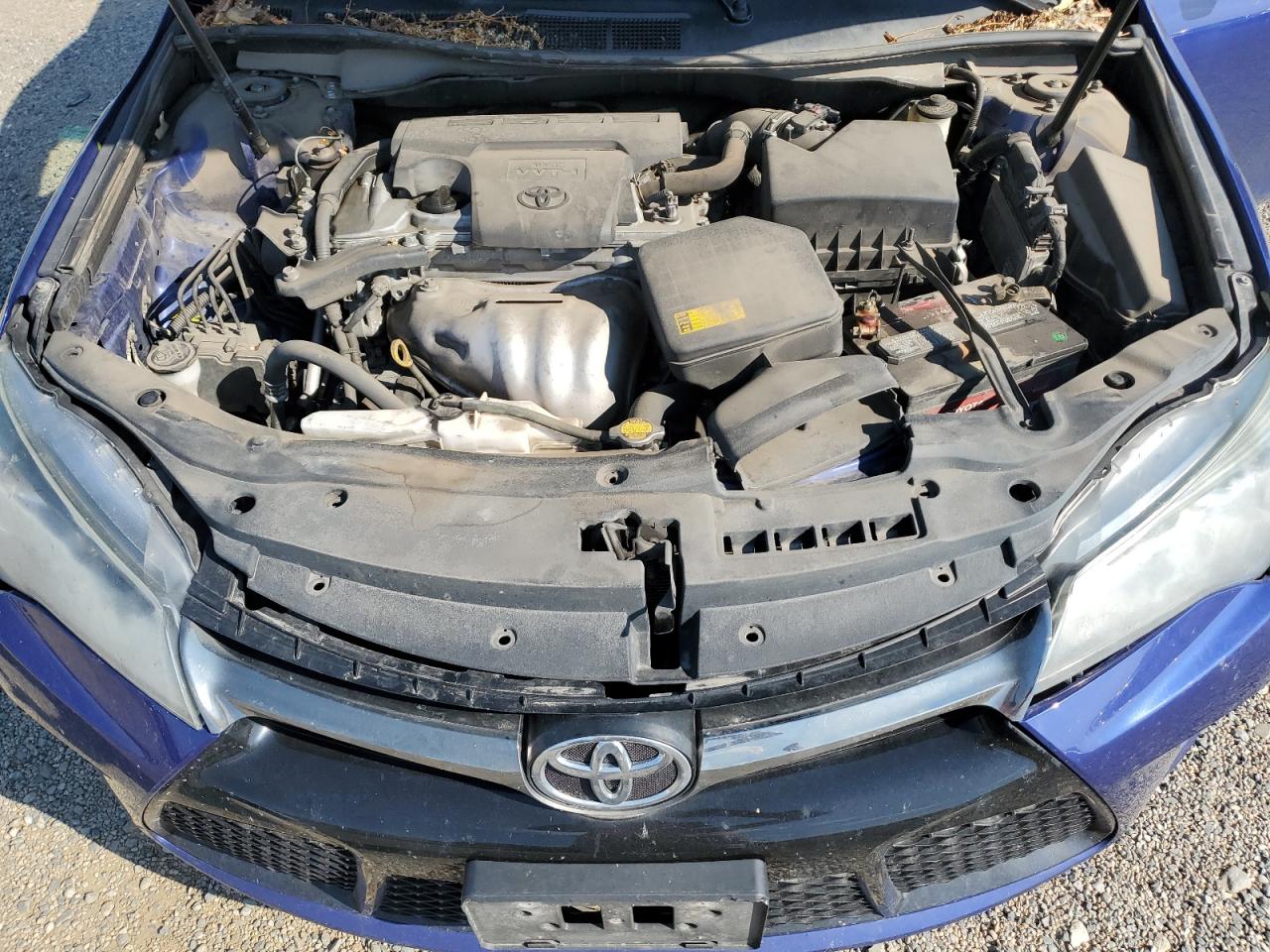 Toyota Camry Le Image 8