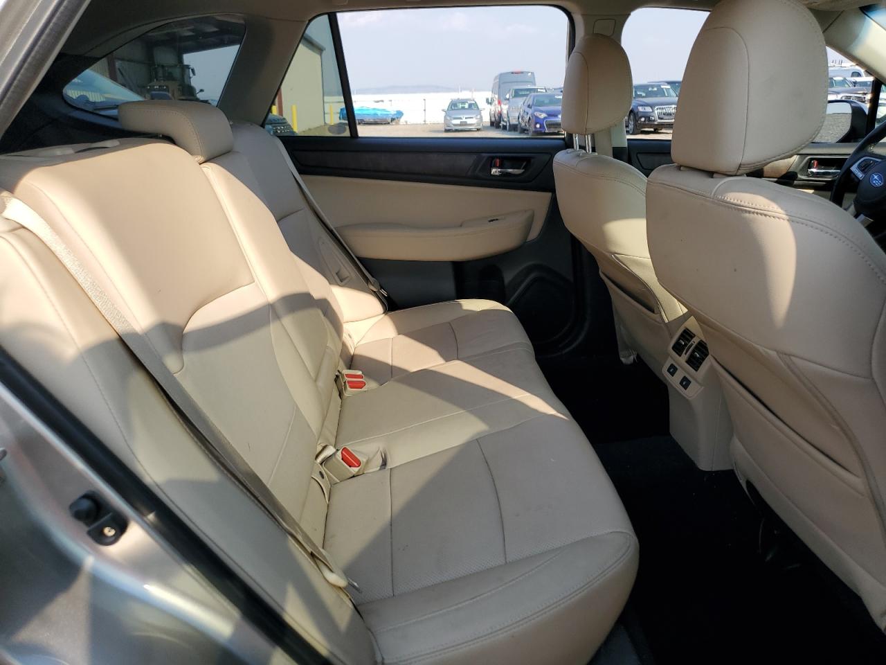 Subaru Outback 2.5i Limited Image 2