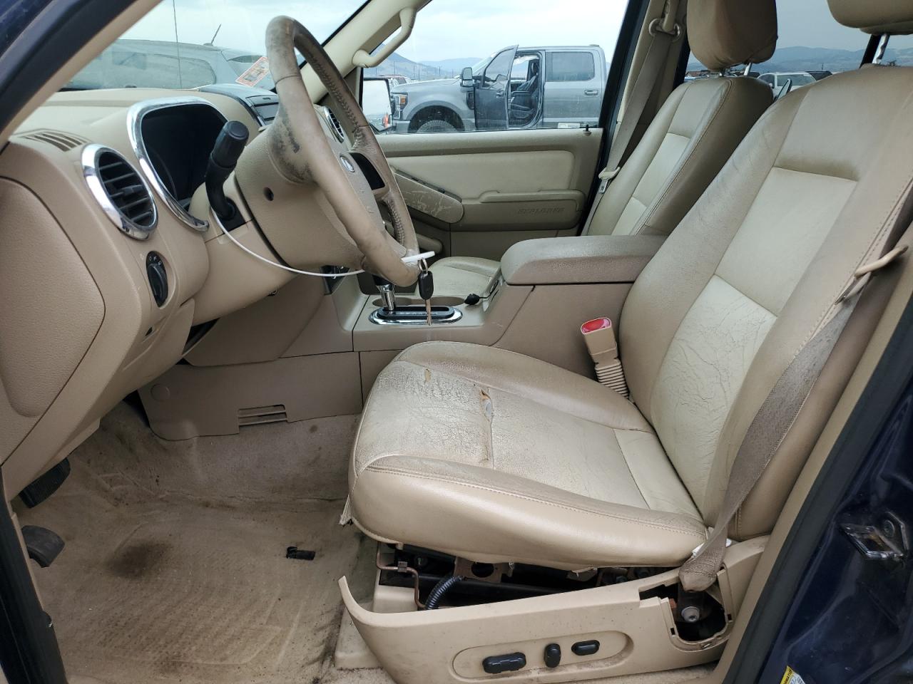 Ford Explorer Xlt Image 7