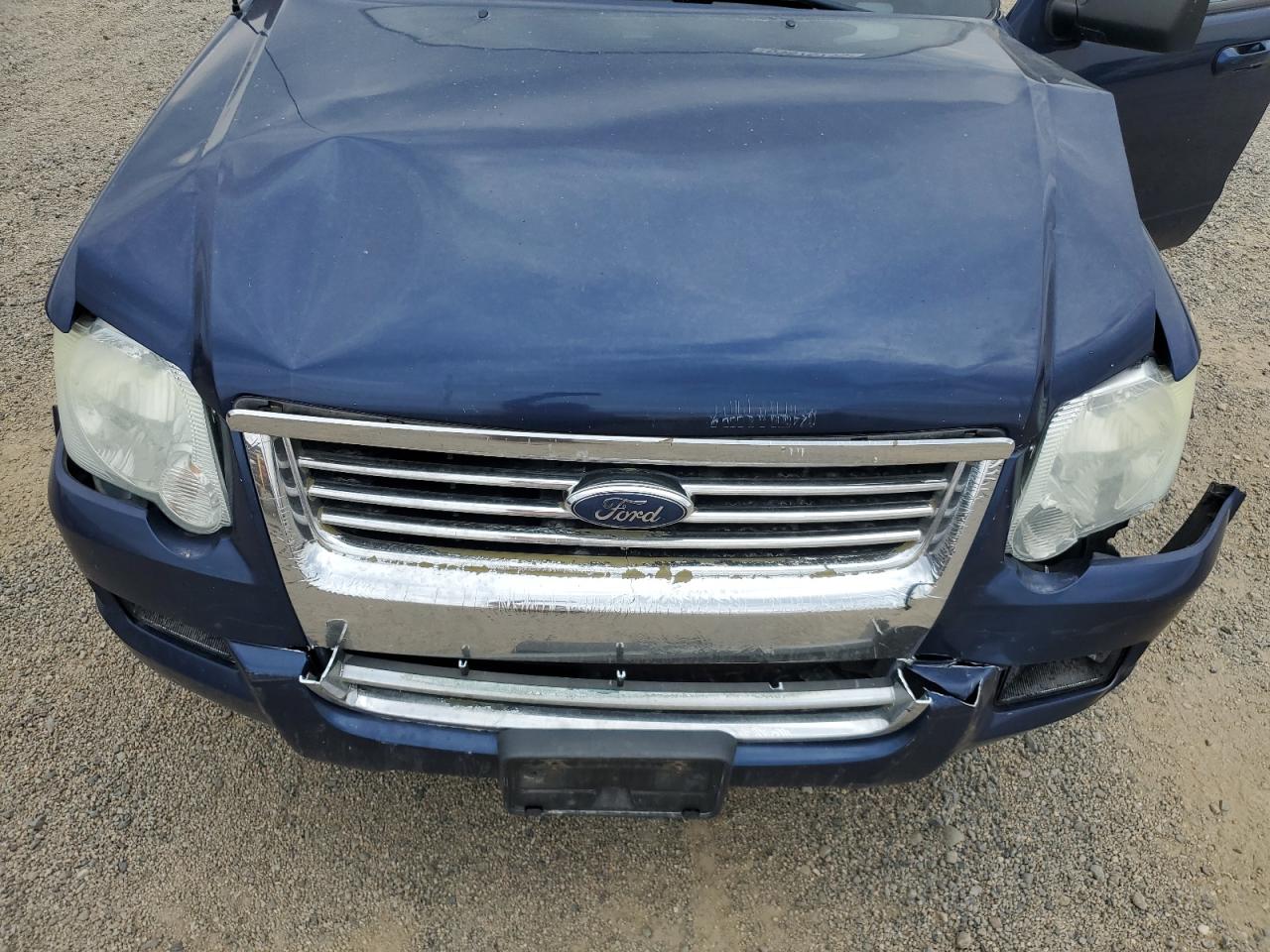 Ford Explorer Xlt Image 8