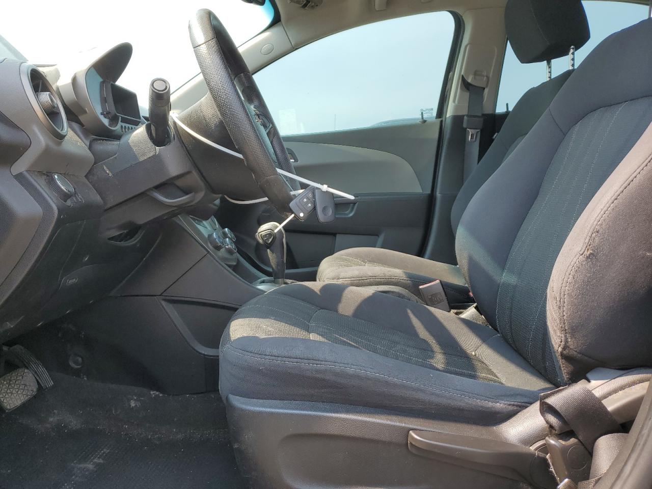 Chevrolet Sonic Lt Image 4