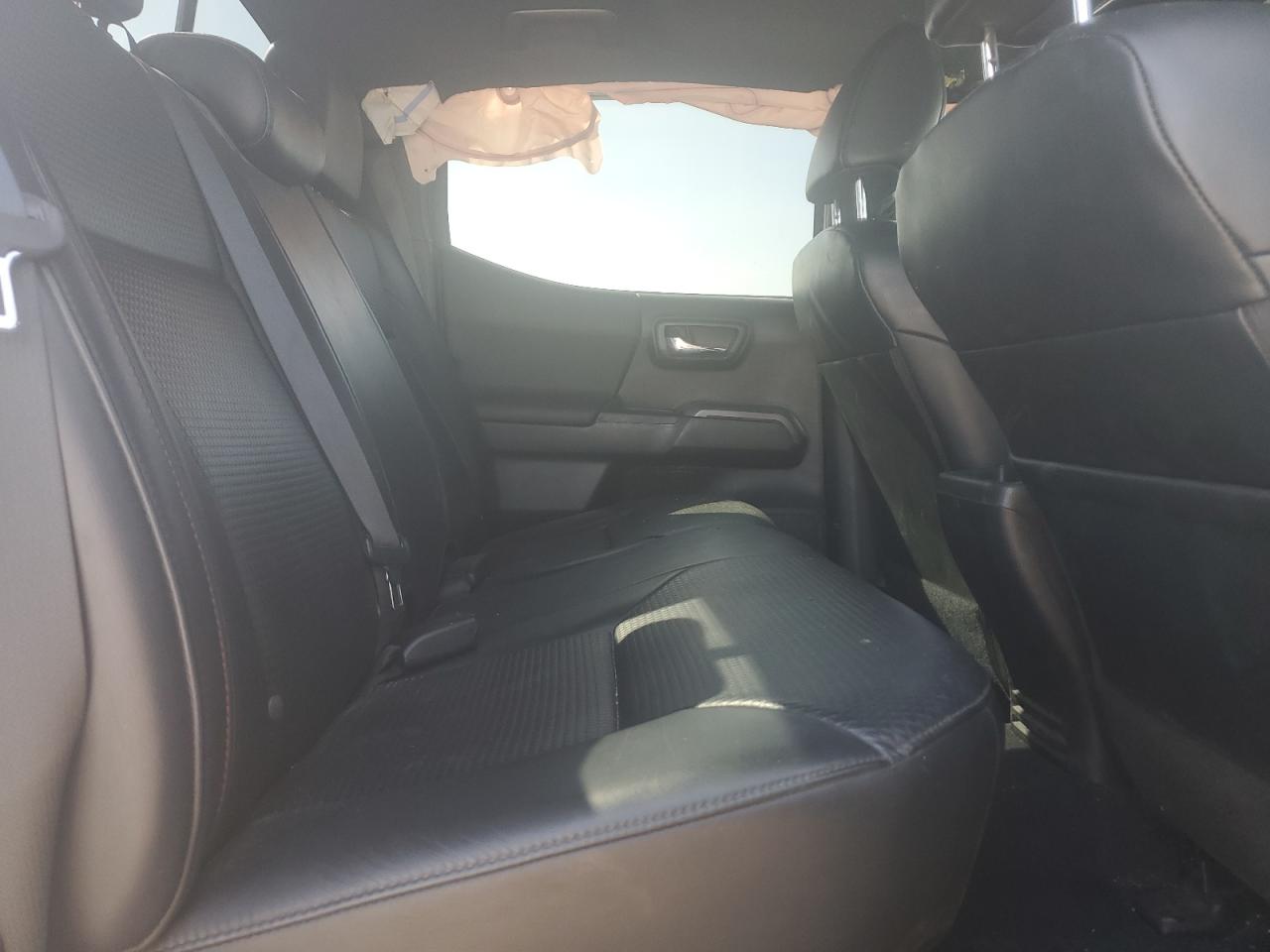 Toyota Tacoma Double Cab Image 11