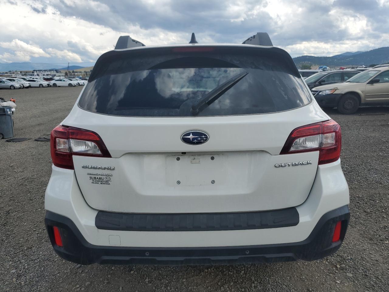 Subaru Outback 2.5i Limited Image 3