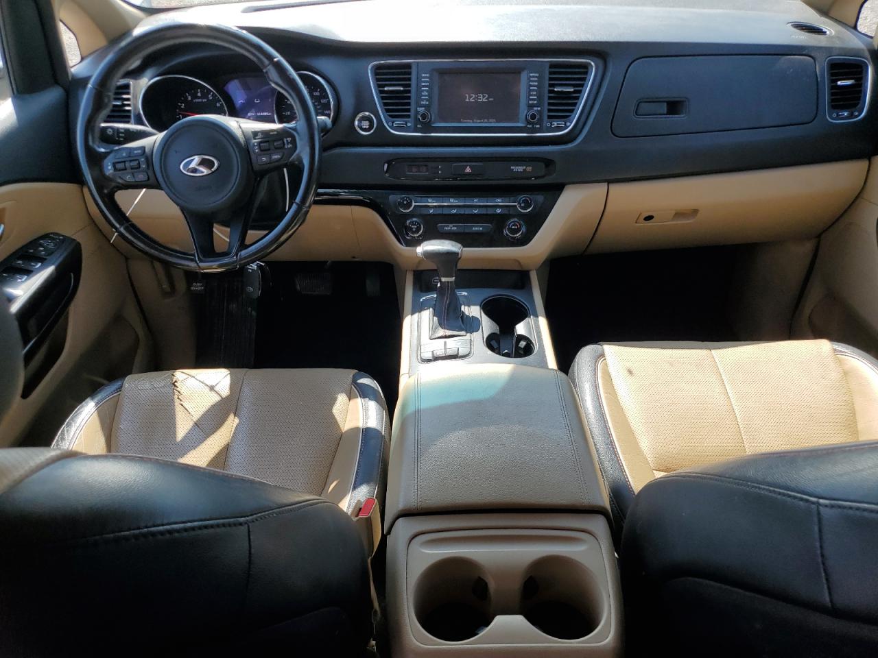 Kia Sedona Lx Image 8