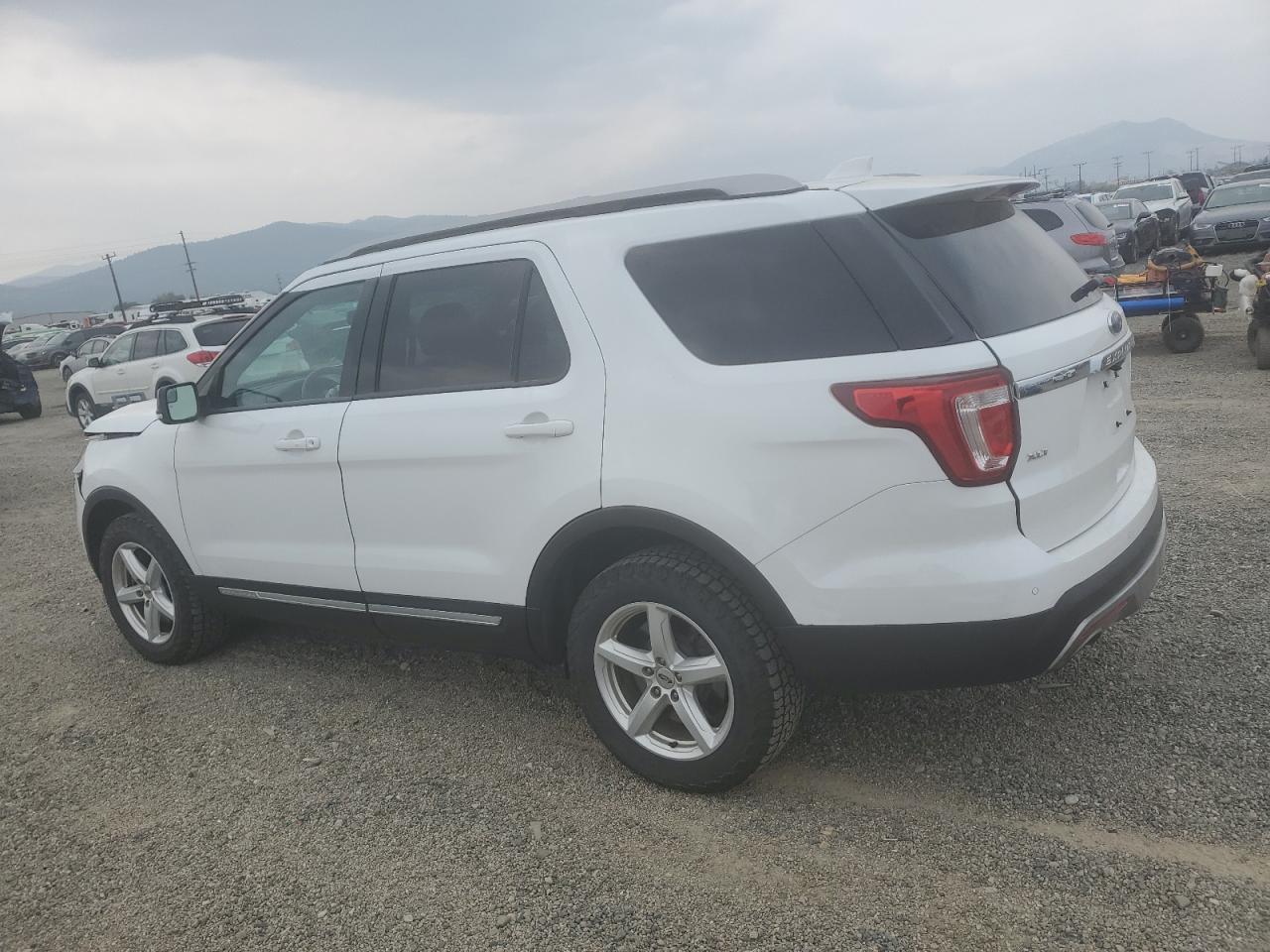 Ford Explorer Xlt Image 2