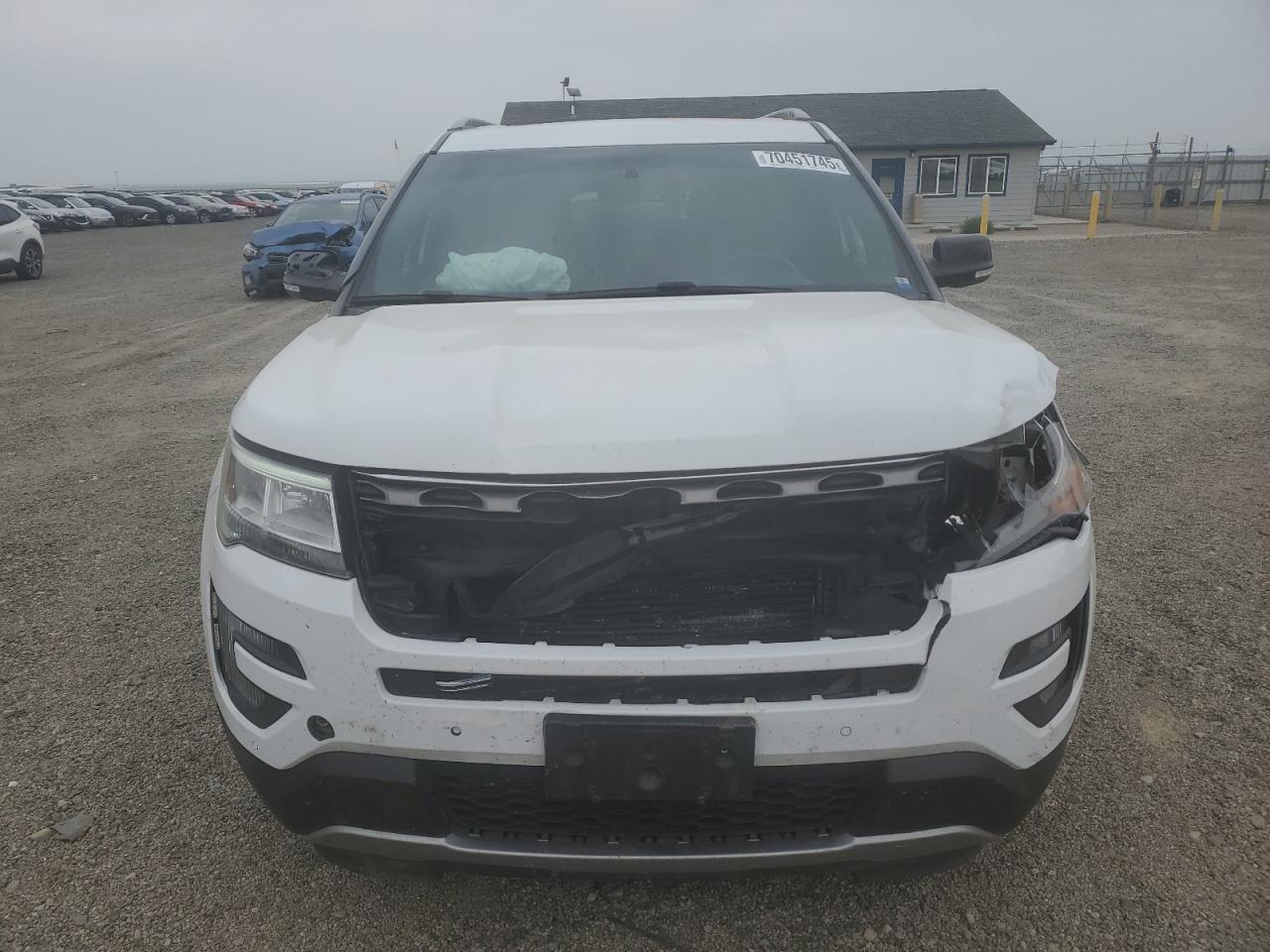 Ford Explorer Xlt Image 13