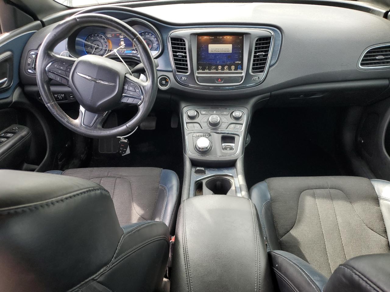 Chrysler 200 S Image 2