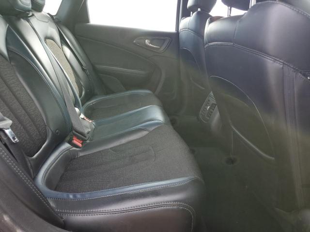 Chrysler 200 S Image 3