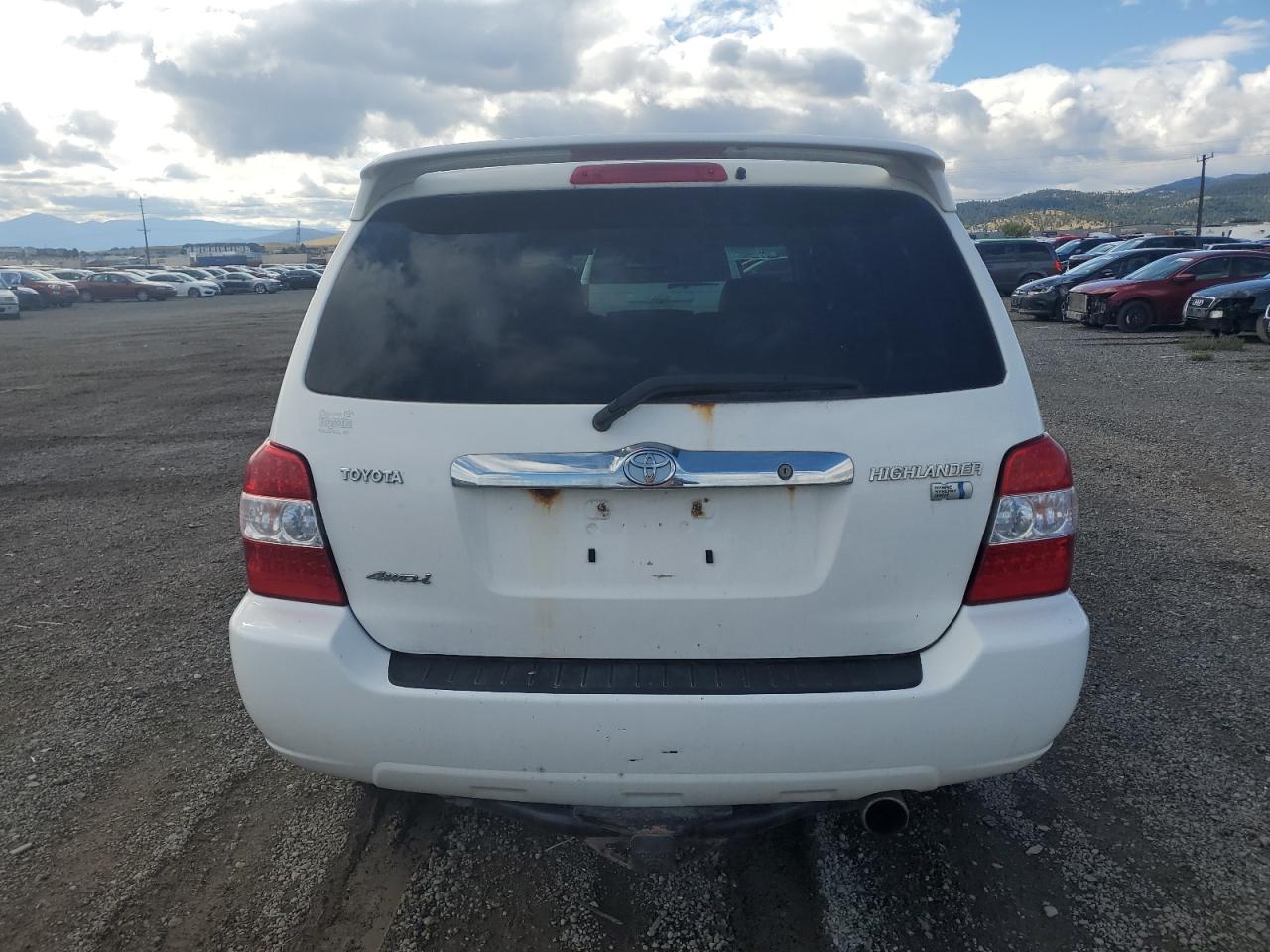 Toyota Highlander Hybrid Image 2