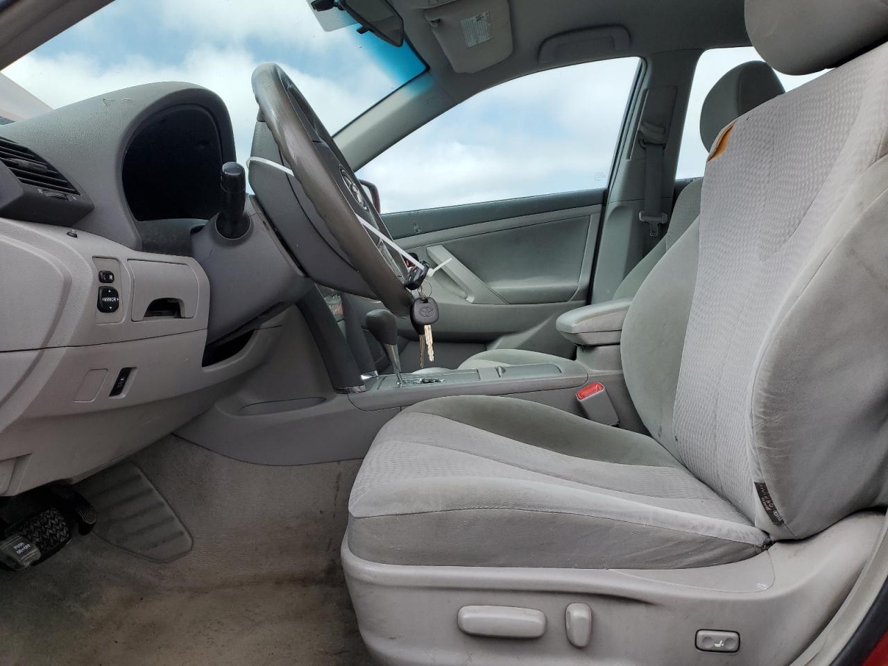 Toyota Camry Base Image 12