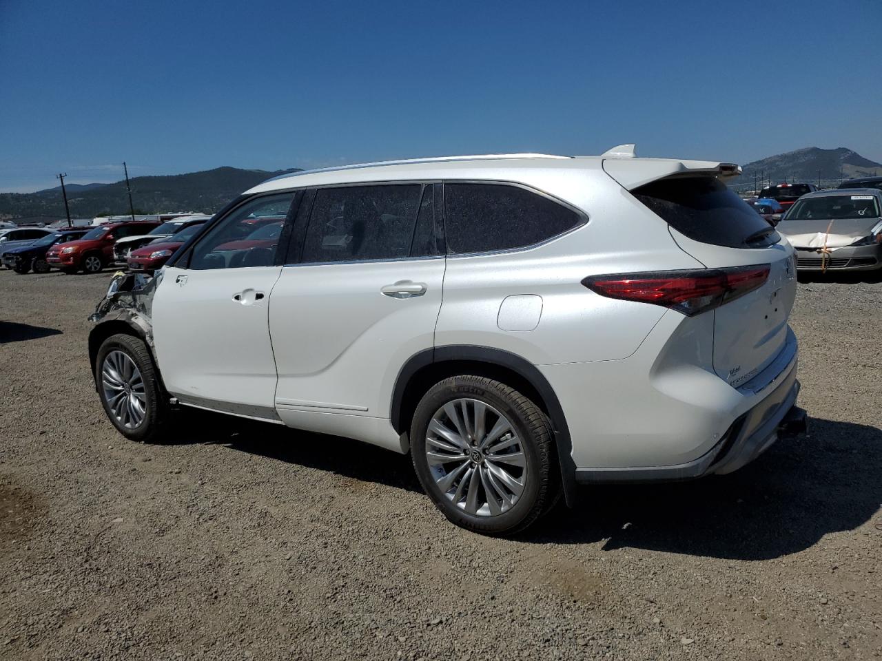 Toyota Highlander Hybrid Platinum Image 8