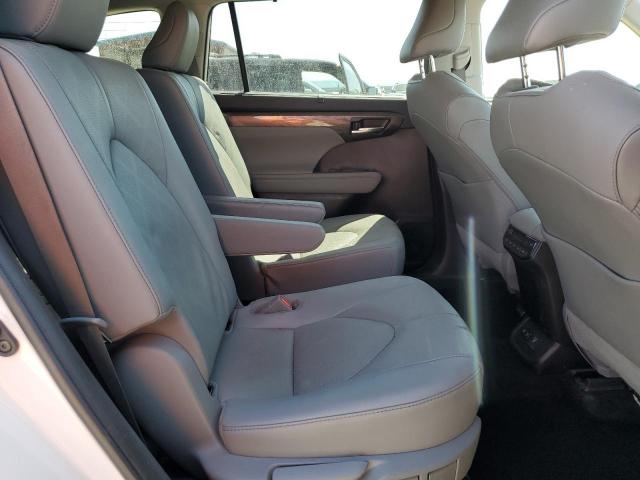 Toyota Highlander Hybrid Platinum Image 12