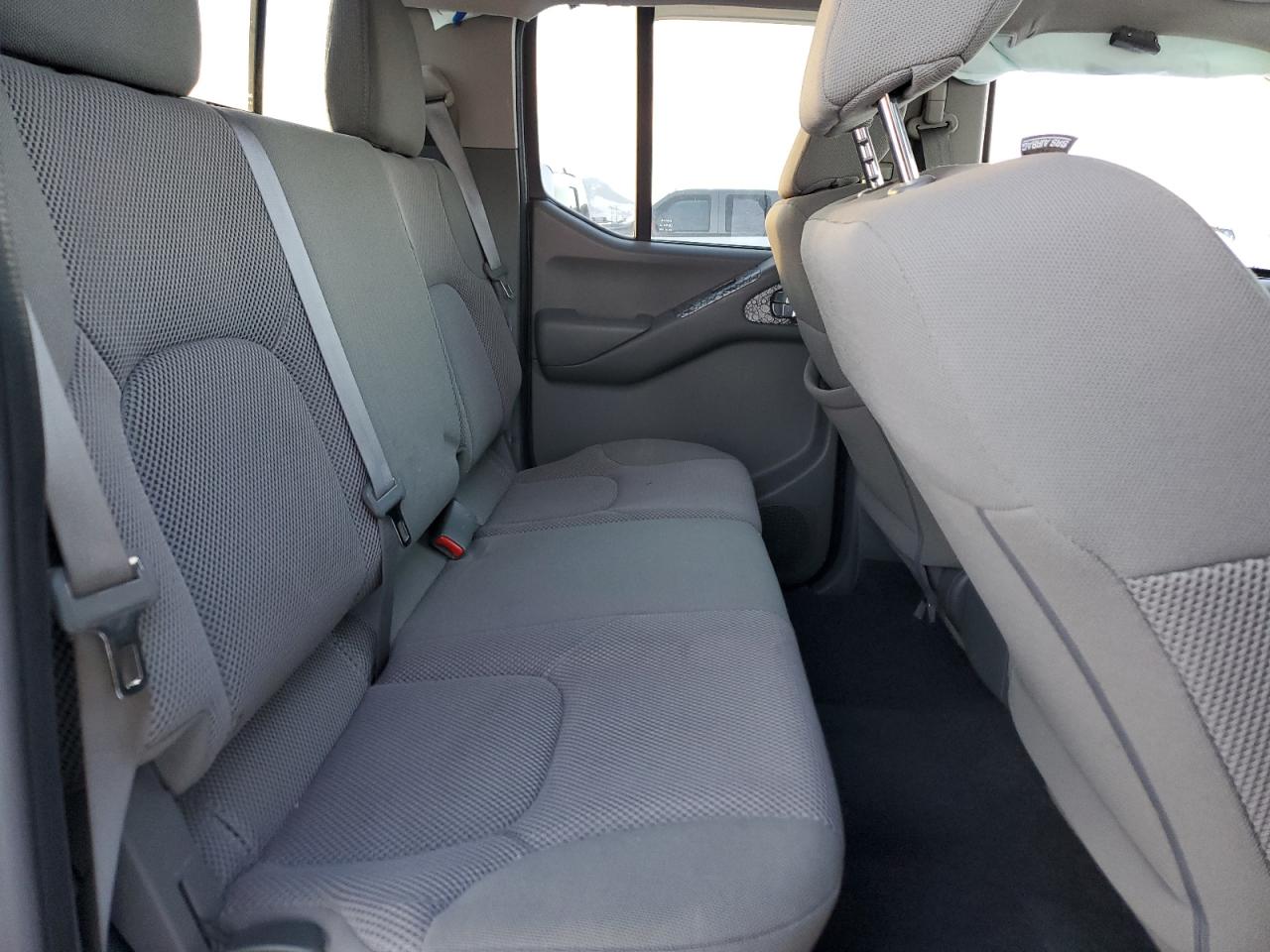 Nissan Frontier S Image 2