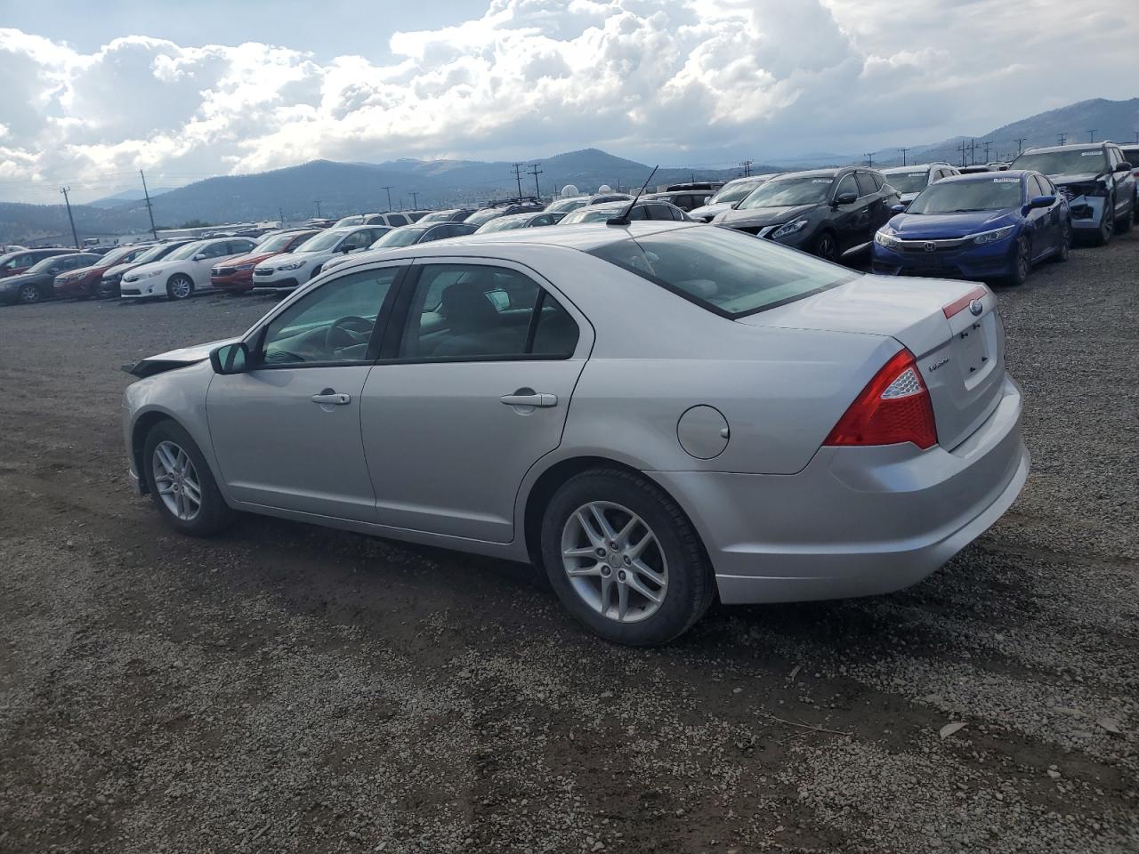 Ford Fusion S Image 12