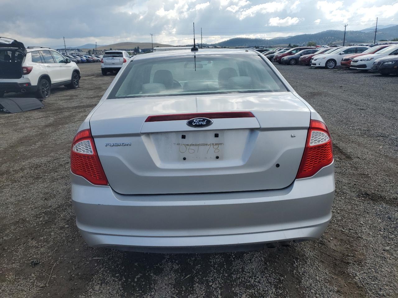 Ford Fusion S Image 8