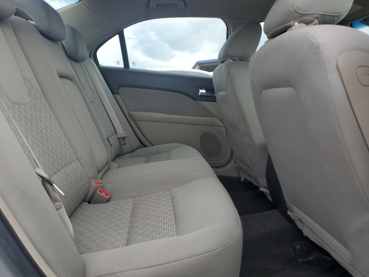 Ford Fusion S Image 11