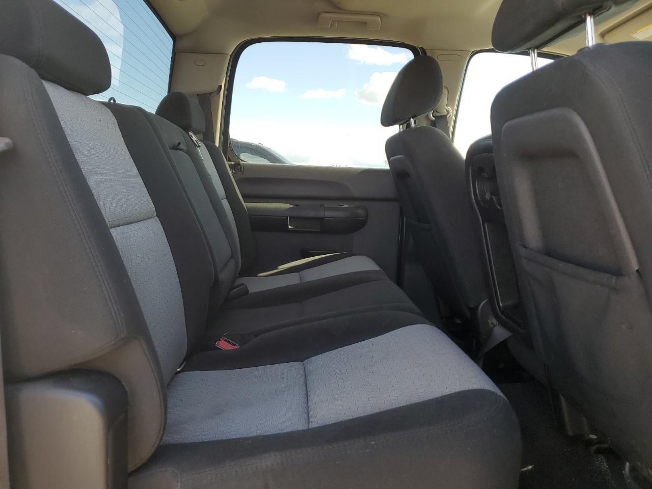 Chevrolet Silverado K1500 Image 4