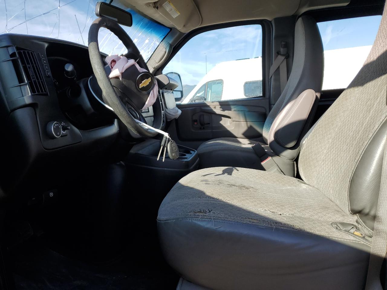 Chevrolet Express Image 2