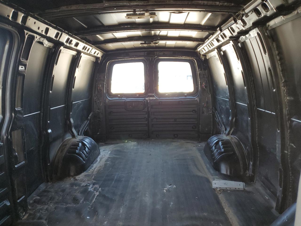 Chevrolet Express Image 7