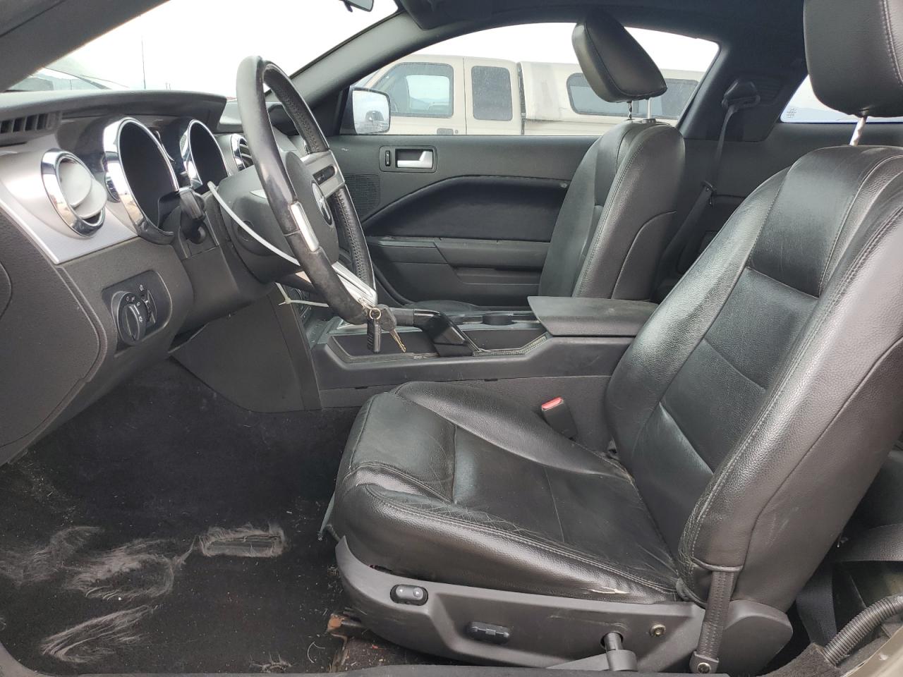 Ford Mustang Image 6