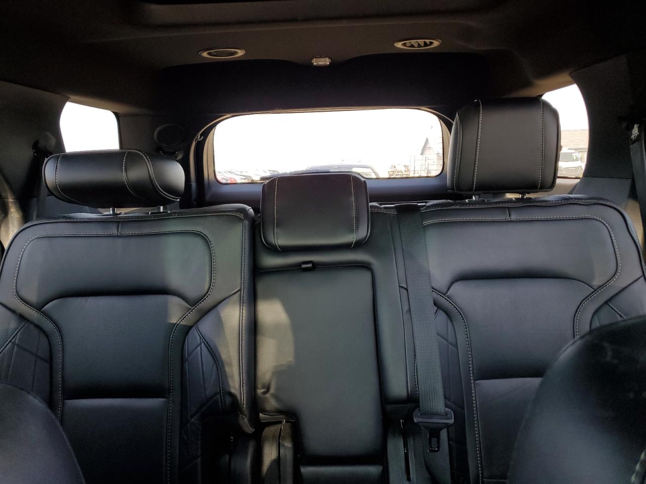 Ford Explorer Platinum Image 13