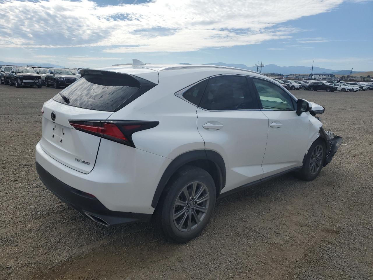 Lexus NX 300 Base Image 11