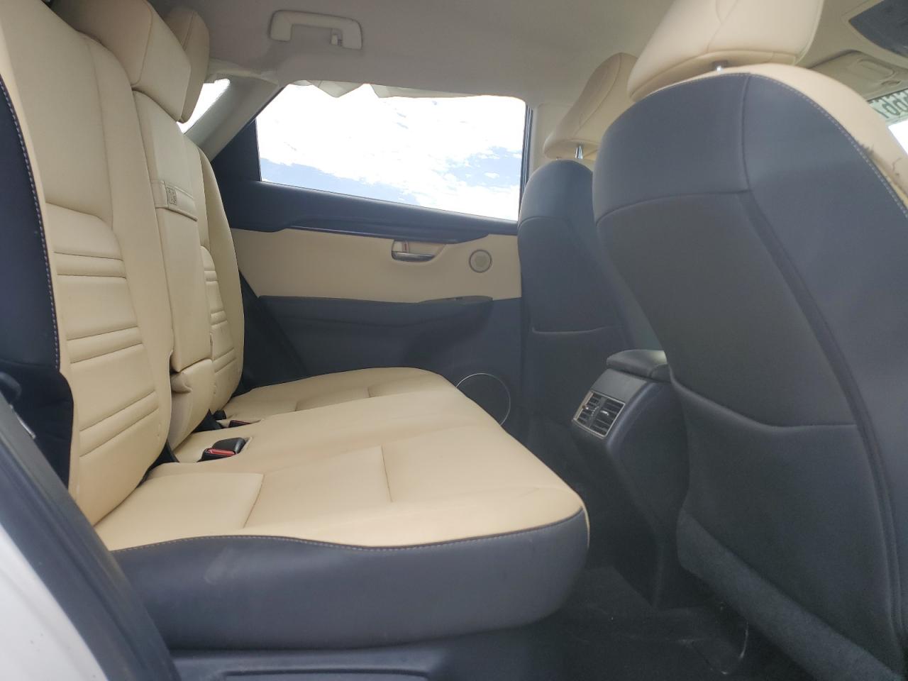 Lexus NX 300 Base Image 8