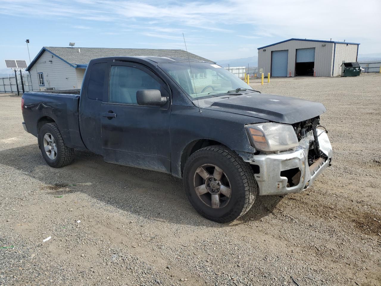 Nissan Titan Xe Image 3