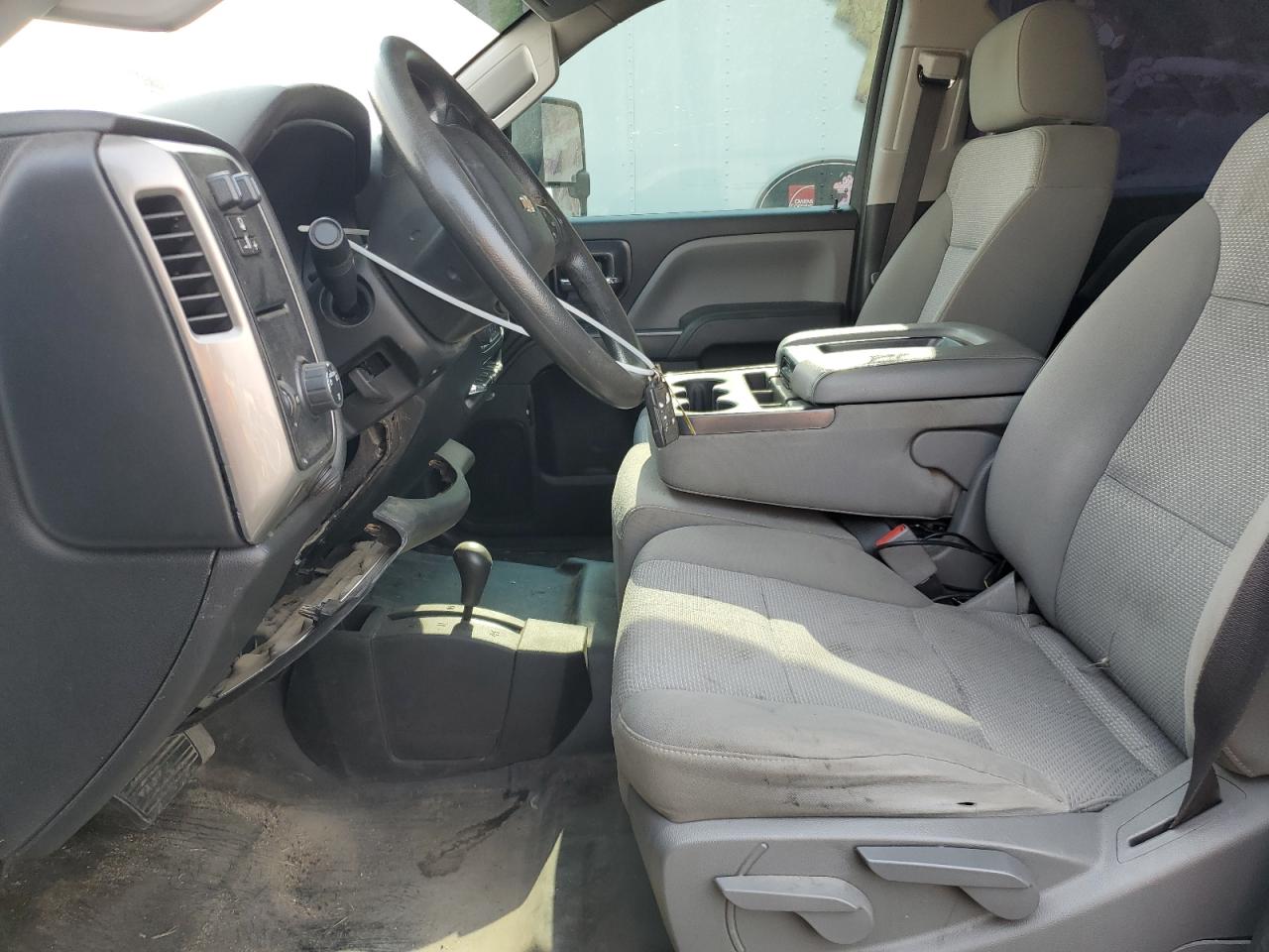 Chevrolet Silverado K3500 Image 5