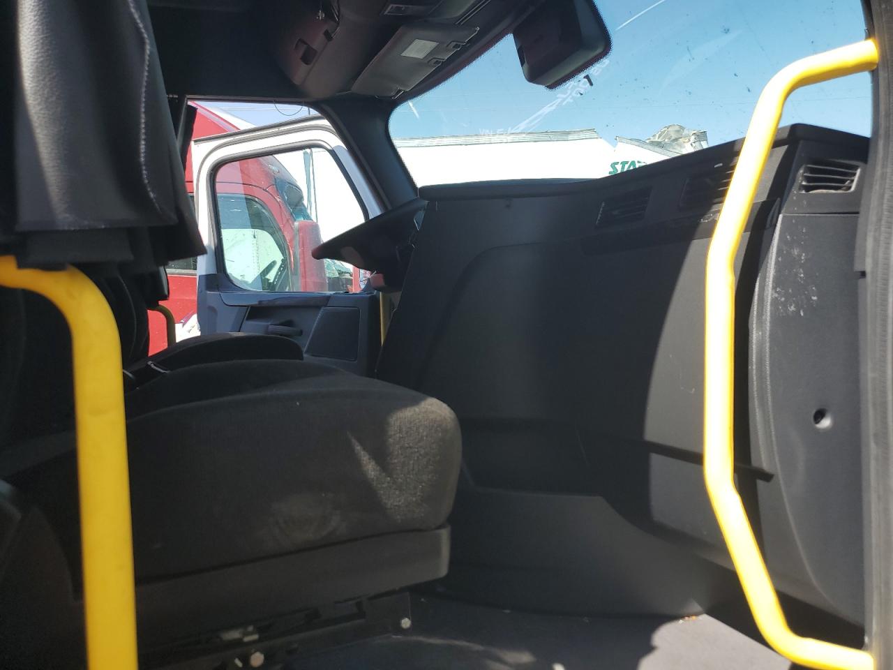 Freightliner Cascadia 1 Image 9