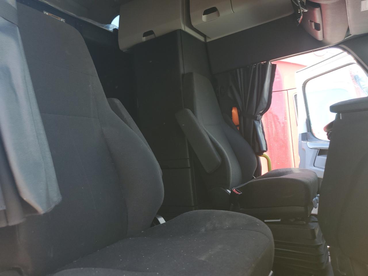 Freightliner Cascadia 1 Image 8