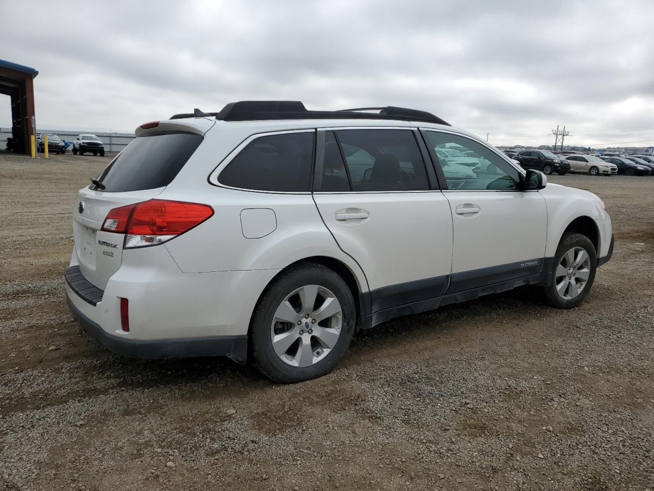 Subaru Outback 2.5i Limited Image 3