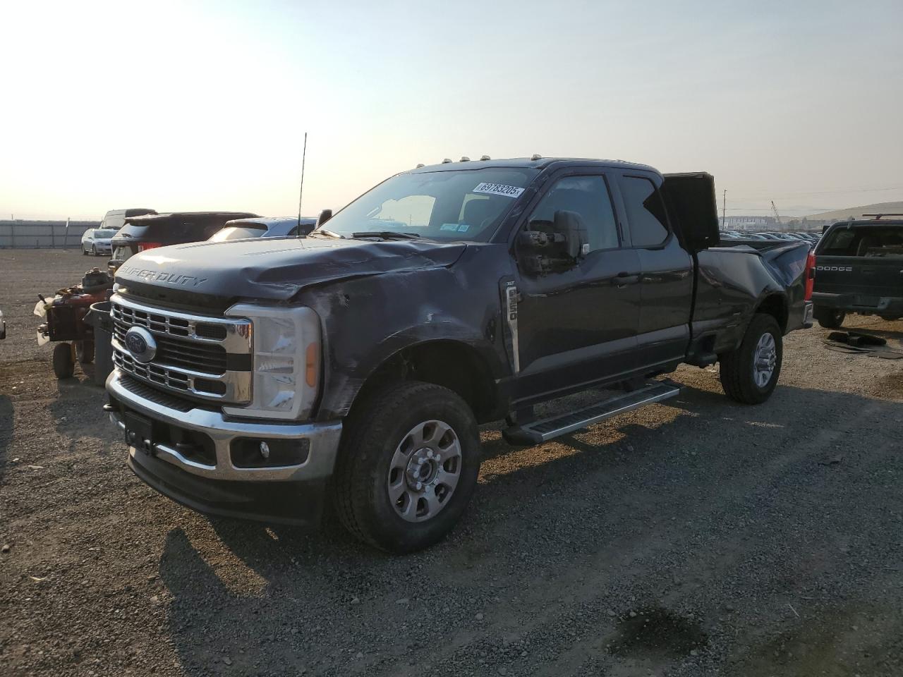 Ford F-350 Super Duty Image 1