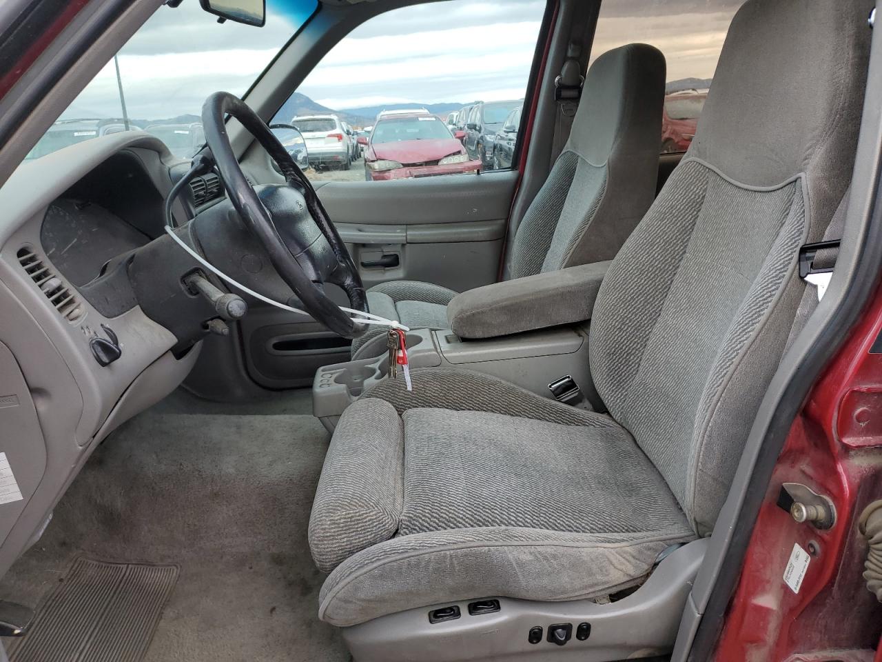 Ford Explorer Image 6