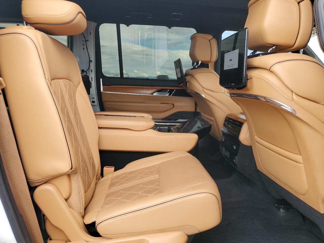 Jeep Grand Wagoneer Series Iii Image 10